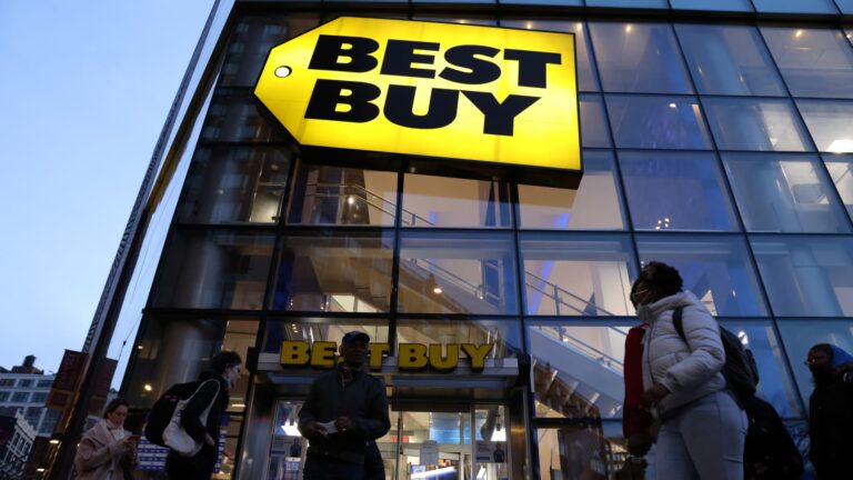 Buy Best Buy stock for an AI device upgrade boost