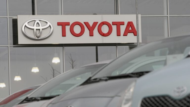 Toyota shareholders vote for chairmans re election