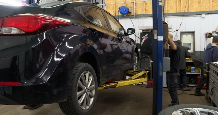 Manitoba experts say waits for car repairs ‘a problem hope