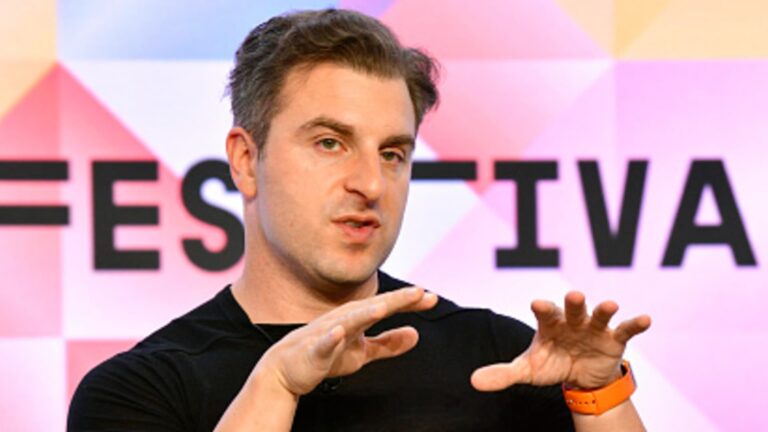 Airbnb shares fall 14 on earnings miss fear of slowing