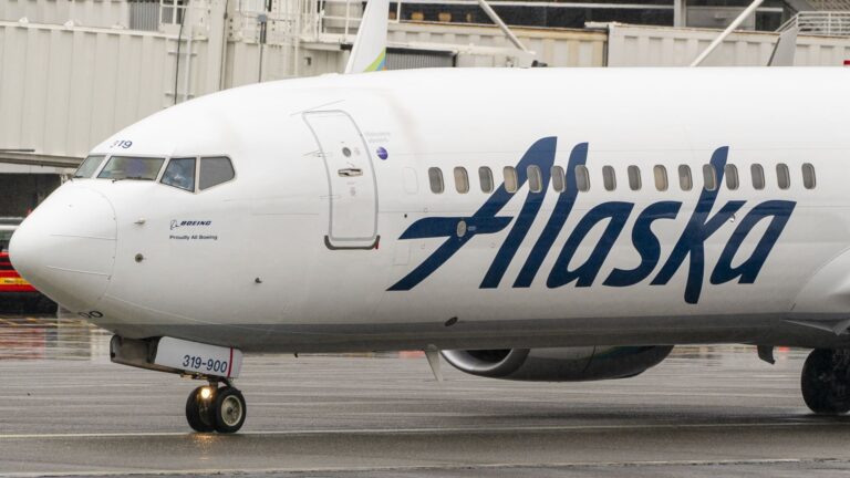 Alaska Airlines flight attendants reject new contract