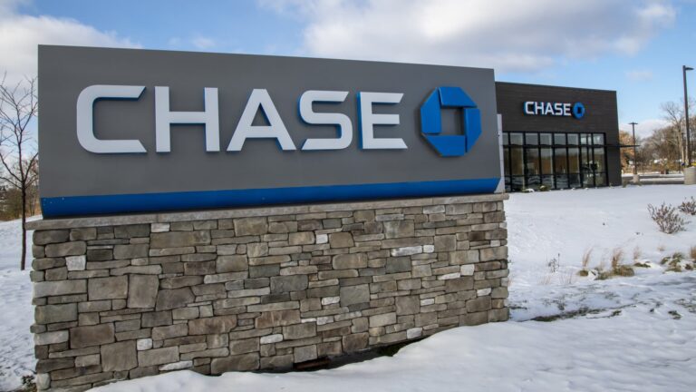 JPMorgan Chase opens more small town branches in middle America