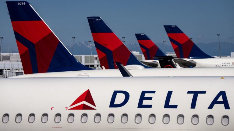 Microsoft fires back at Delta after outage says airline declined