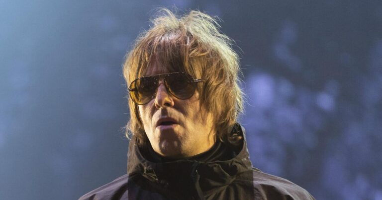 Liam Gallagher lights up Oasis fans grumbling over tickets.com2F012F652F8c1f18754eddaaf7b465e712