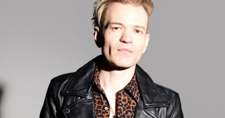 Sum 41s Deryck Whibley alleges sexual abuse by former manager.com2Fd82Ffd2F62d794b24c4a98f1ee647734