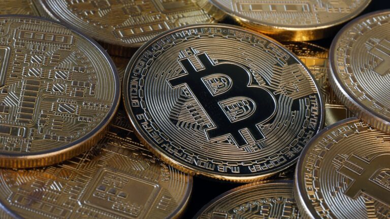 Bitcoin climbs above 93000 for first time