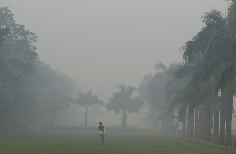 Schools Go Online No Entry For Trucks As Delhi Air