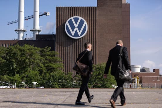 Volkswagen Faces Prospect of Strikes in December as Talks With